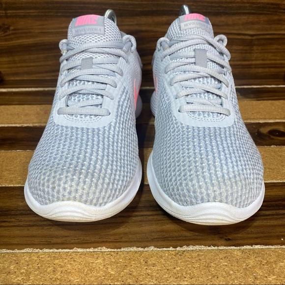 Nike Revolution 4 - Picture 2 of 8